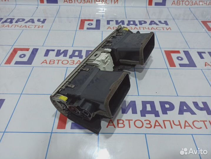 Дефлектор воздушный центральный с часами Lexus IS2