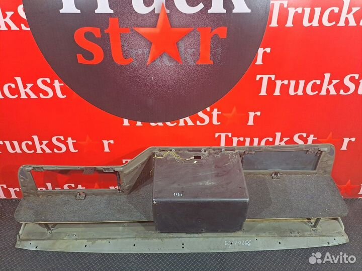 Передняя панель салона