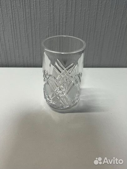 Хрустальный графин с рюмками