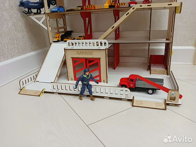 Гараж с машинками