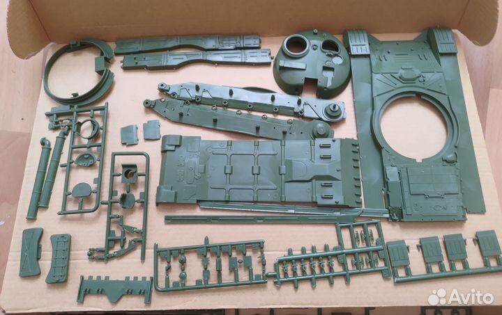 Сборная модель танка Т-64А 1/35 скиф
