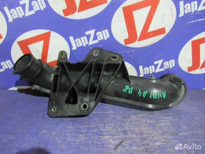 Патрубок воздушного фильтра Audi A4 B8 (2007-2015)