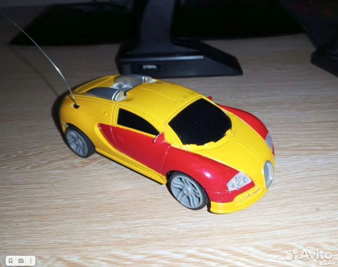 Машинка на радиоуправлении (игрушка)