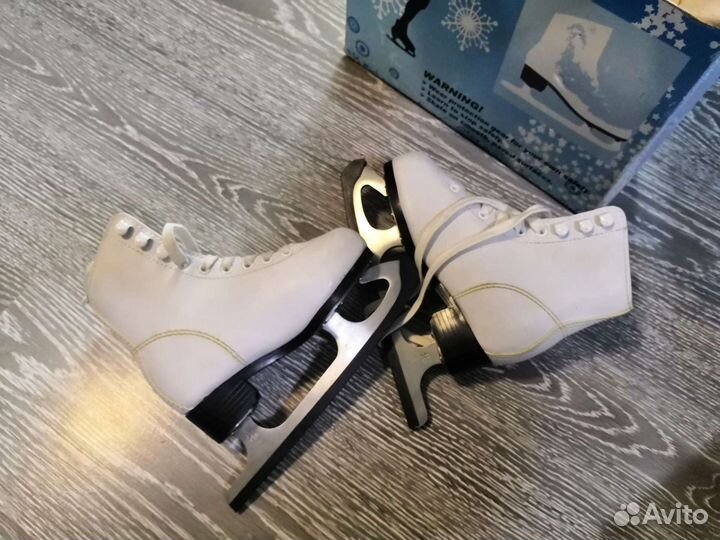 Коньки фигурные 29-30 р-р