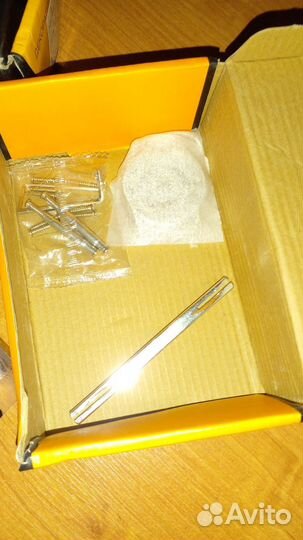 Дверные ручки и фурнитура