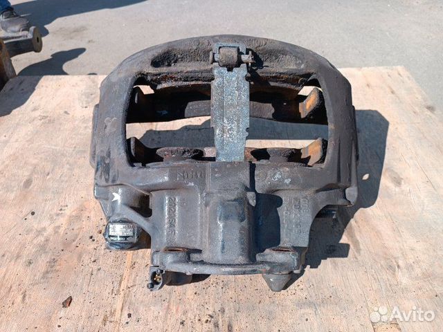 Суппорт тормозной левый Man Tgx