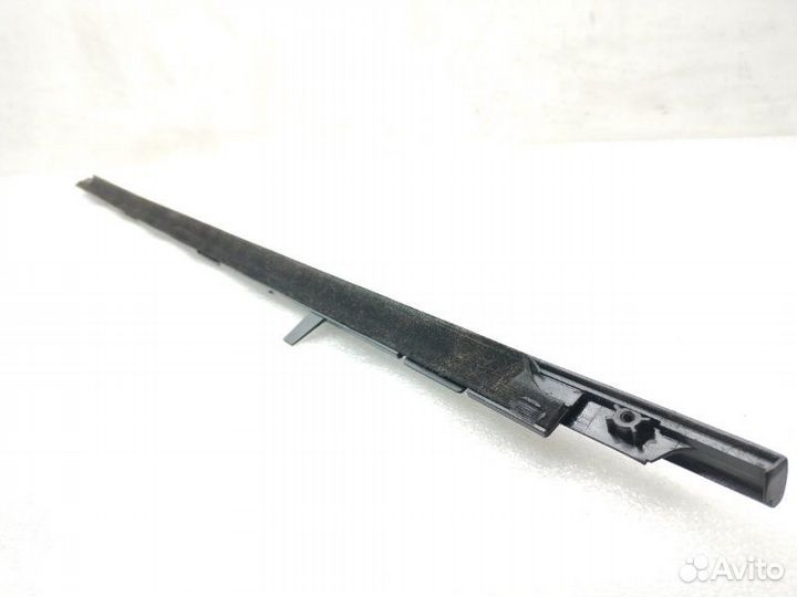 Молдинг двери передний правый Land Rover Discovery