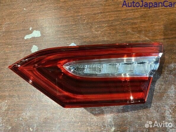 Тойота Камри 70 Фонарь в дверь багажника