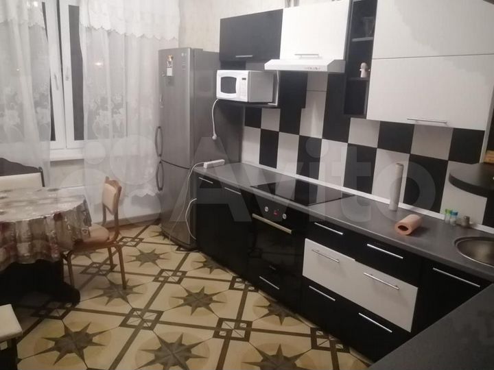 2-к. квартира, 65 м², 1/16 эт.