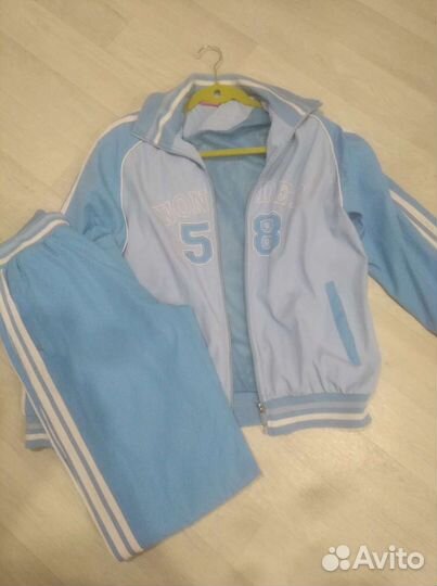 Спортивный лыжный костюм женский