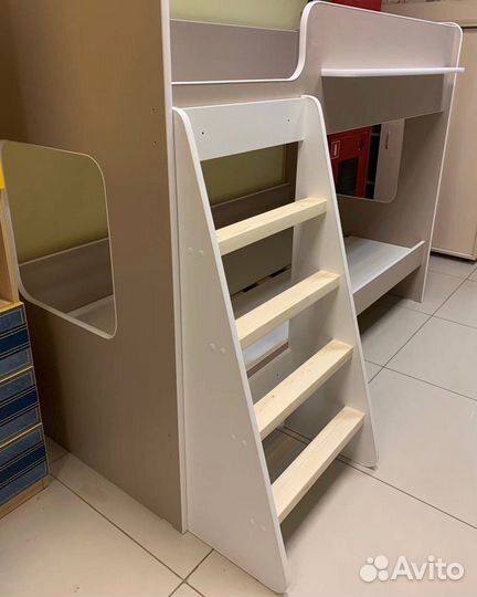 Двухъярусная кровать + лестница