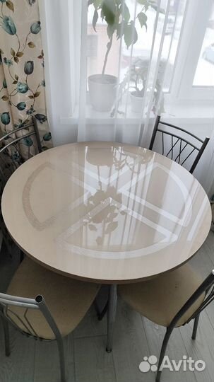 Кухонный стол