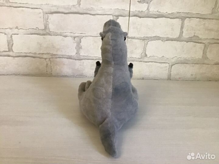 Плюшевый игрушечный динозавр