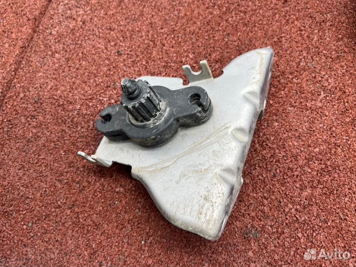 Кронштейн ручки капота Skoda Kodiaq NS7 2016-2021