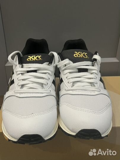 Кроссовки asics