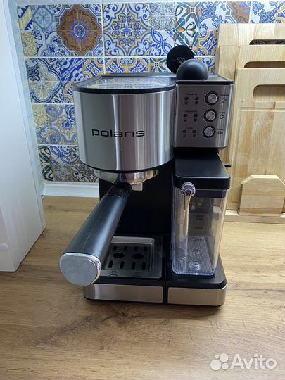 Кофеварка рожковая Polaris PCM 1536E