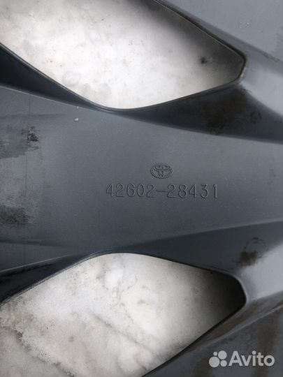 R15 toyota колпаки комплект