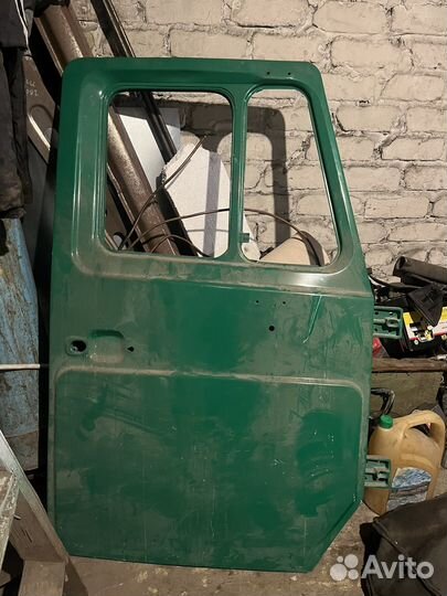 Дверь правая ЗИЛ (бычок )