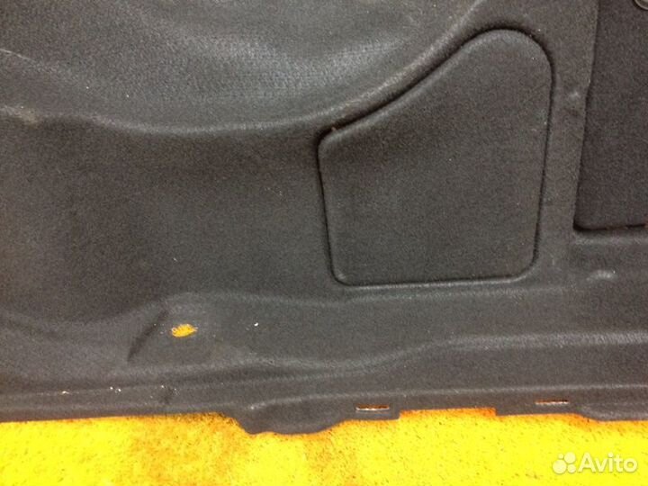 Обшивка багажника задняя правая Mercedes-Benz