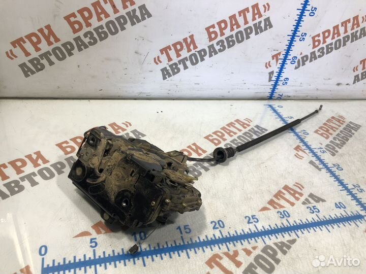 Шкода Фабия Замок передней двери Прав