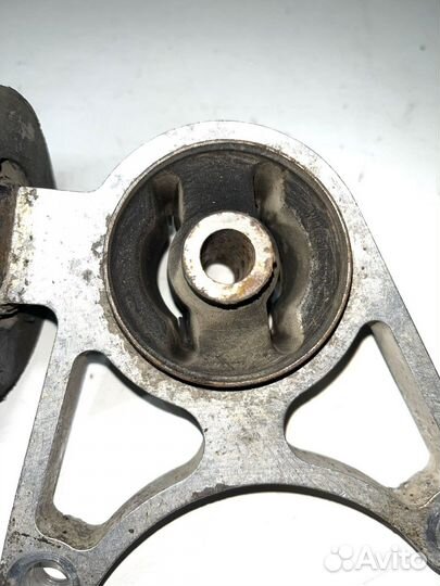 Подушка редуктора задняя Land Rover Freelander 1