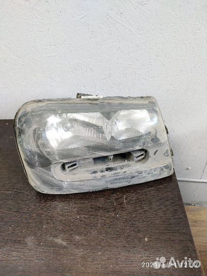 Фара передняя правая Chevrolet Trail Blazer 4.4