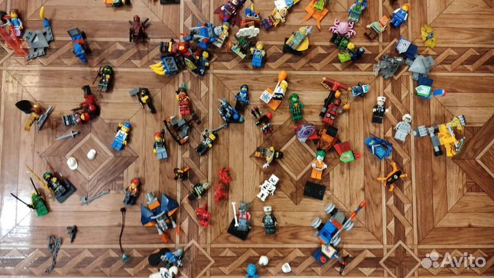 Lego фигурки и детальки