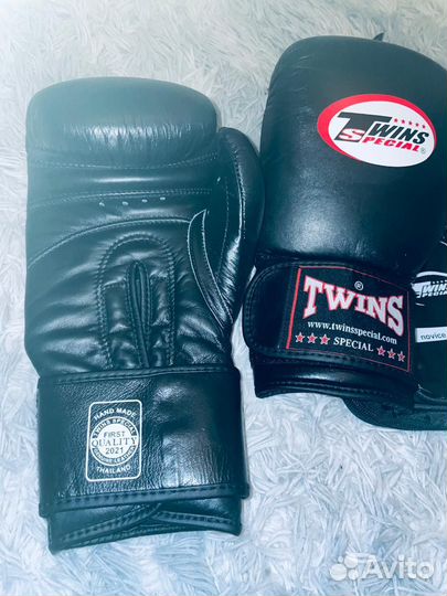 Боксерские перчатки twins 14 oz