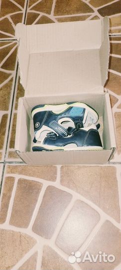 Продам новые сандали для мальчика
