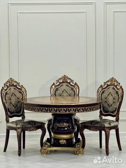 Стол и стулья в гостиную. В наличии