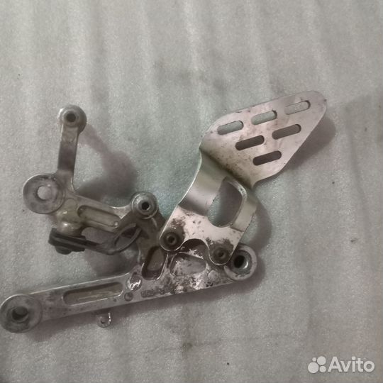 Кронштейн правый передний Yamaha YZF R6 03-05