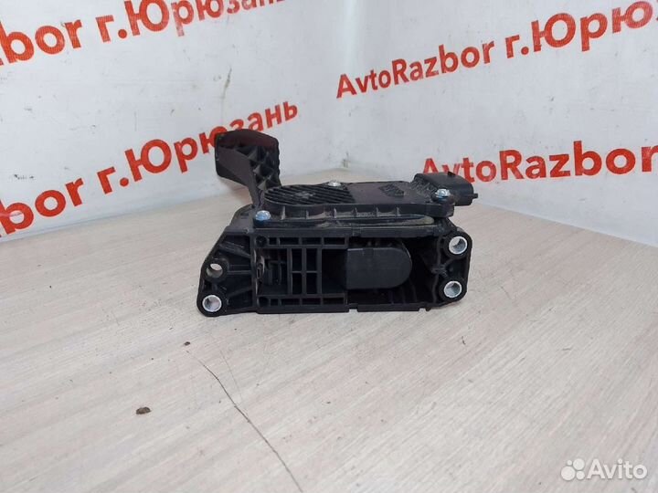 Педаль газа электронная LADA Priora