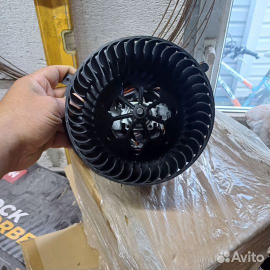 Моторчик печки на volkswagen polo caddy