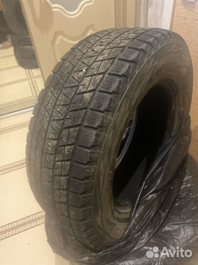 Bridgestone Blizzak Ice 265/65 R17