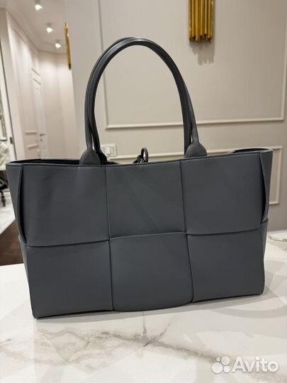 Bottega veneta сумка arco medium