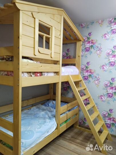 Двухъярусная кровать домик из натурального дерева