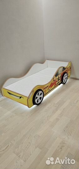 Детская кровать машинка