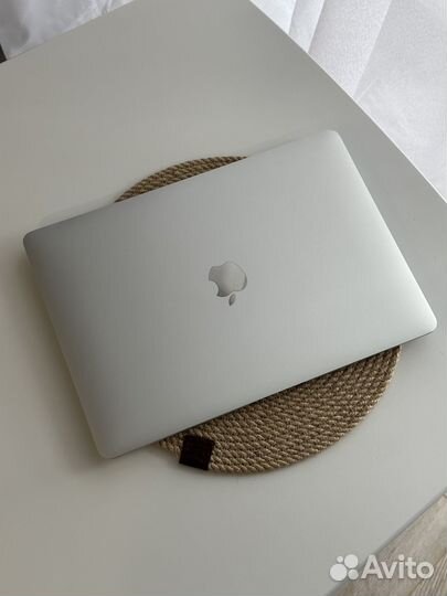 MacBook Air M1 8/256 отличный с гарантией