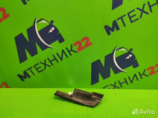 Уплотнитель капота правый Bmw 5 F10 N52B25 2010