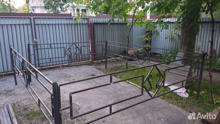 Оградки на кладбище