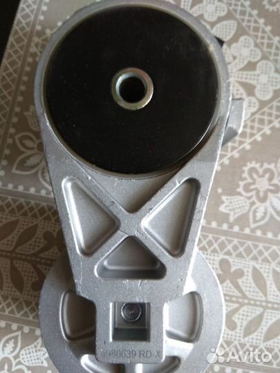 Натяжитель ремня генератора на Валдай