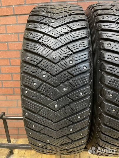 Goodyear UltraGrip Ice Arctic SUV 215/65 R17 99T