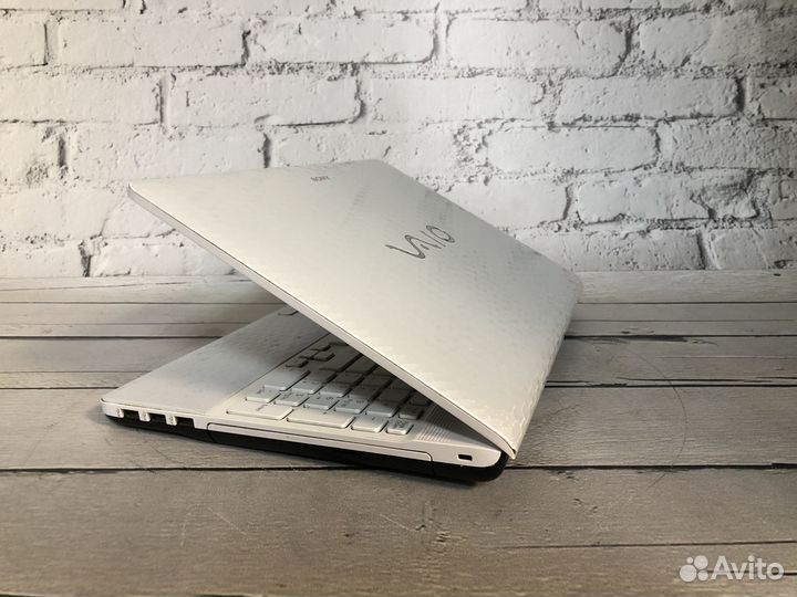 Офисный ноутбук Sony Vaio