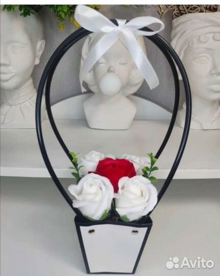 Роза в колбе