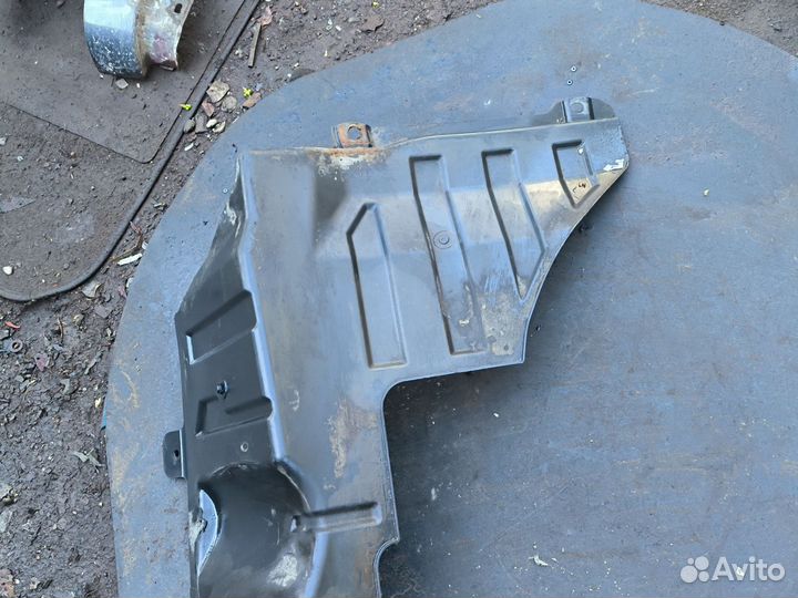 Пыльник двигателя правый на Chevrolet Lacetti
