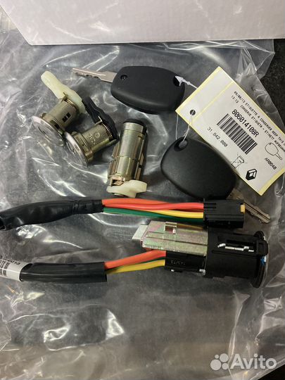 Замок зажигания с личинк 806014108R LADA