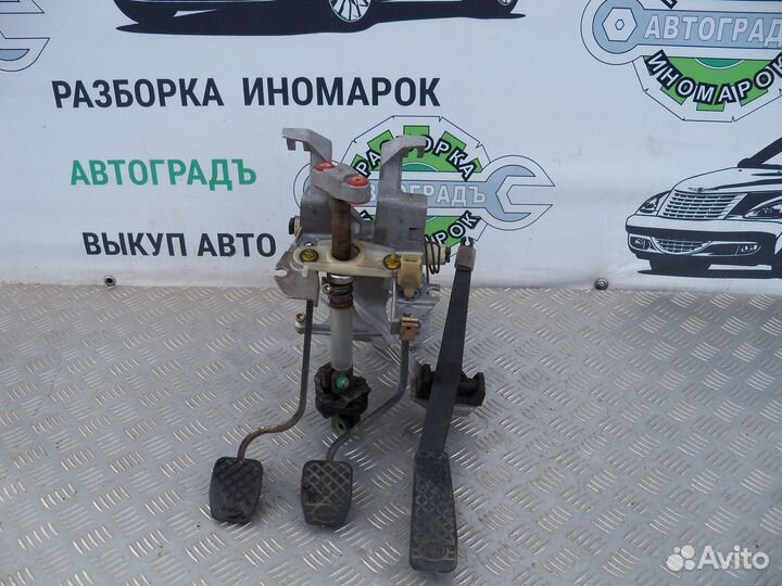 Педальный узел Audi 80 / 90 B3 1989г