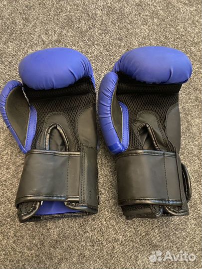 Боксерские перчатки левая 2шт 8oz