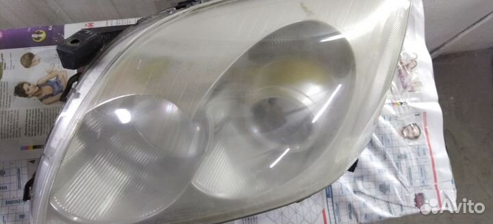Фары Toyota Avensis T250