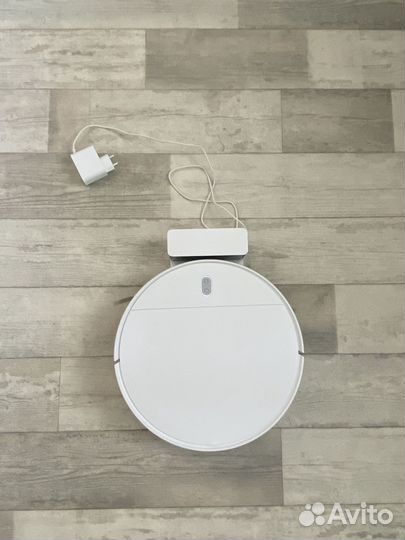 Робот-пылесос Xiaomi Mi Robot Vacuum-Mop Essential